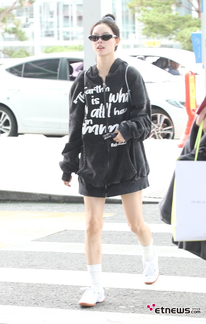 [ET포토] 아일릿 윤아, '슬림한 각선미'