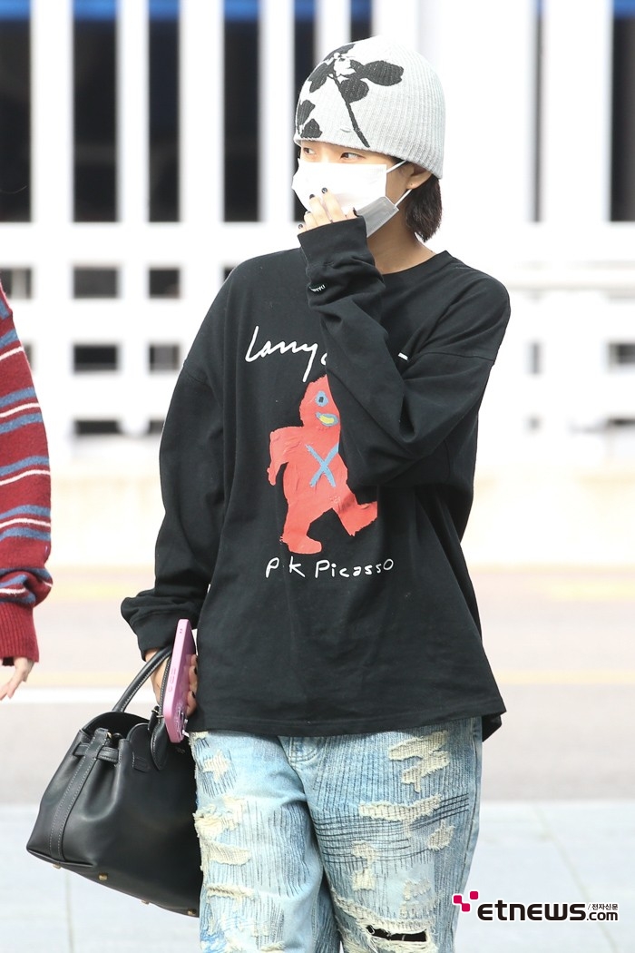 [ET포토] 아이들 소연, '옆을 힐끔'