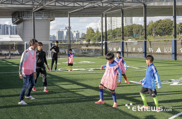 [포토] 아디다스, 서울시와 함께한 풋살장 재개장