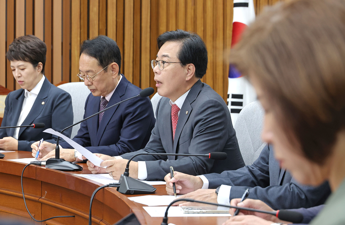 국민의힘 송언석 원내대표가 17일 서울 여의도 국회에서 열린 국정감사 대책회의에서 발언하고 있다. 연합뉴스