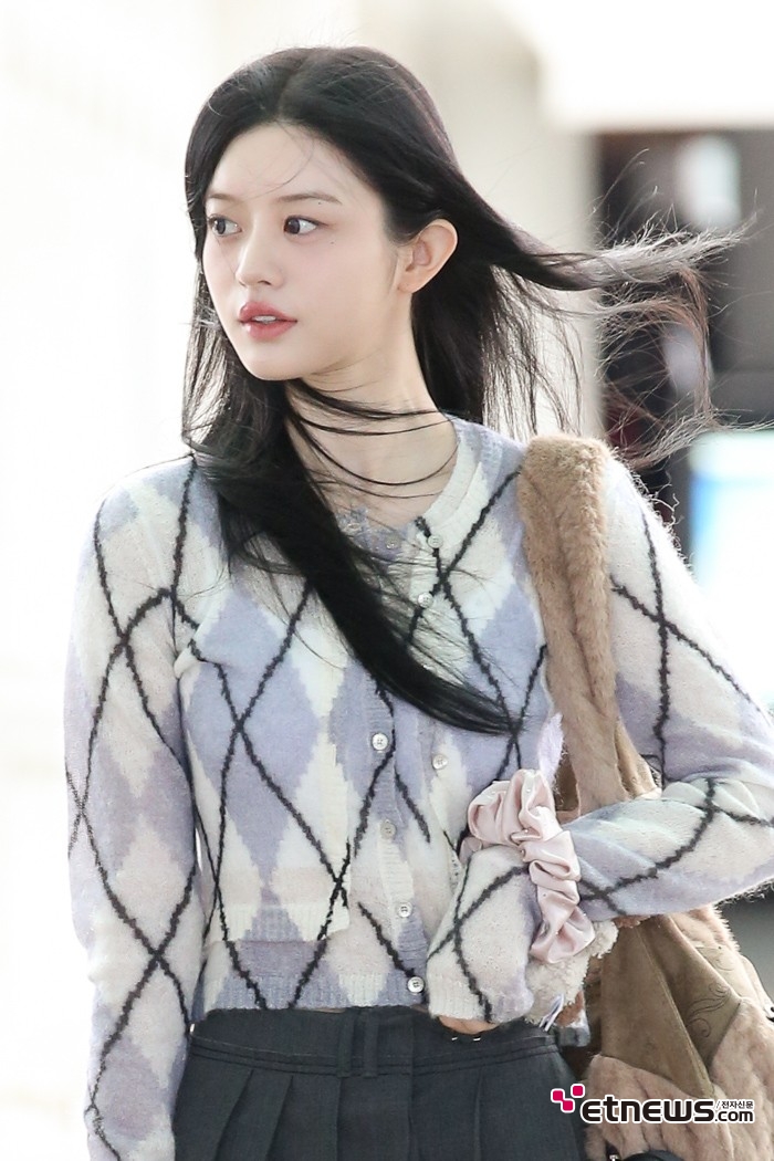 [ET포토] 아일릿 민주, '가을 바람의 시샘'