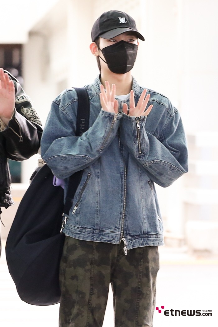 [ET포토] 엔하이픈 선우, '상냥한 출국인사'