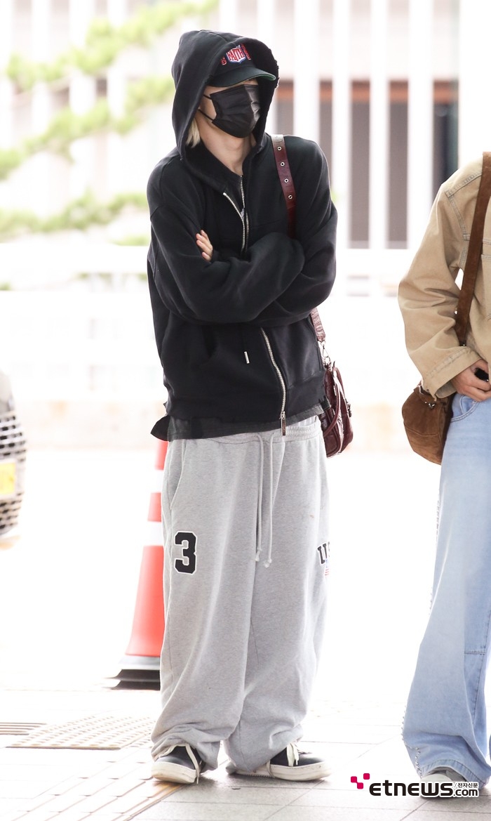 [ET포토] 엔하이픈 니키, '장거리 비행은 편안한 차림으로'