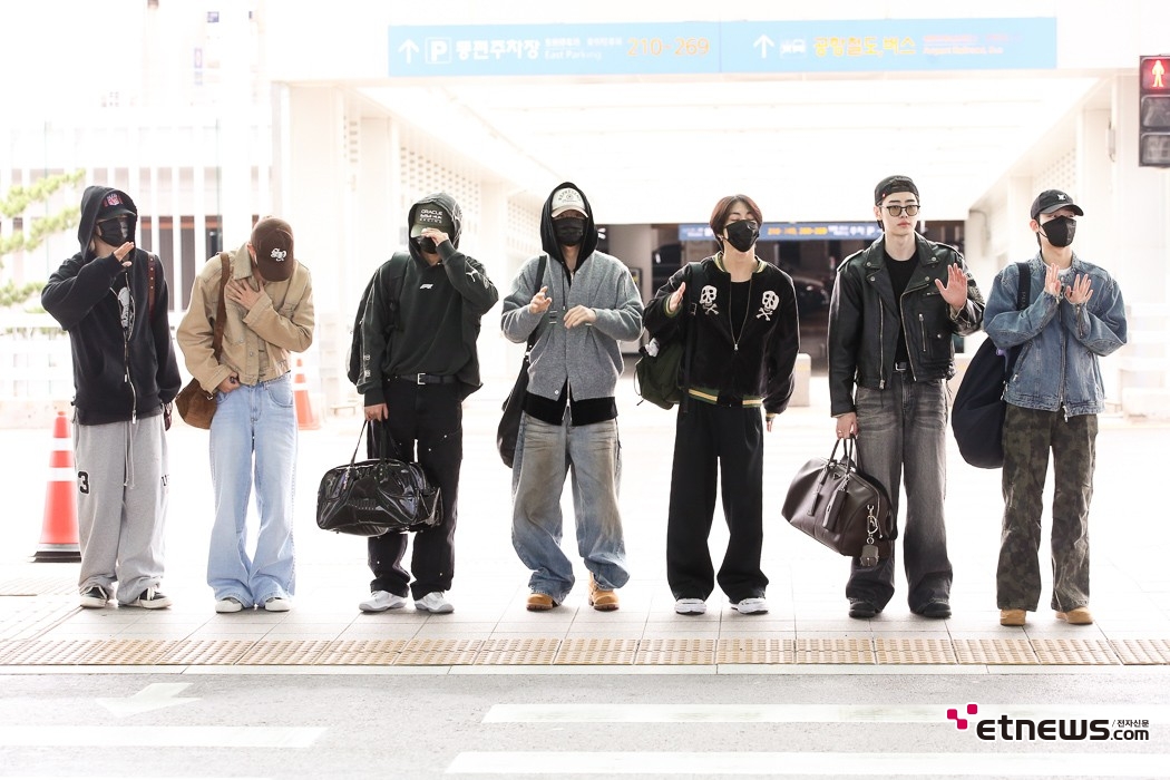 [ET포토] 엔하이픈, '주말에도 열일하러 출국'