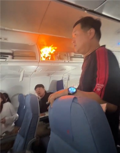 18일 인천행 중국국제항공 기내 화재 . 〈사진=웨이보 캡쳐〉