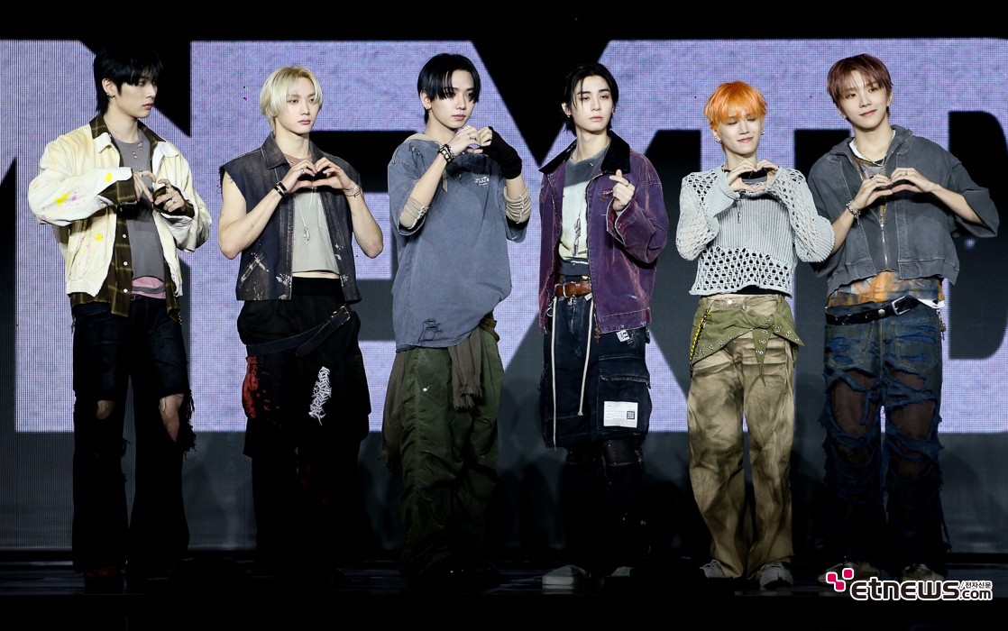 [ET포토] 보이넥스트도어, '스위트한 하트 물결'