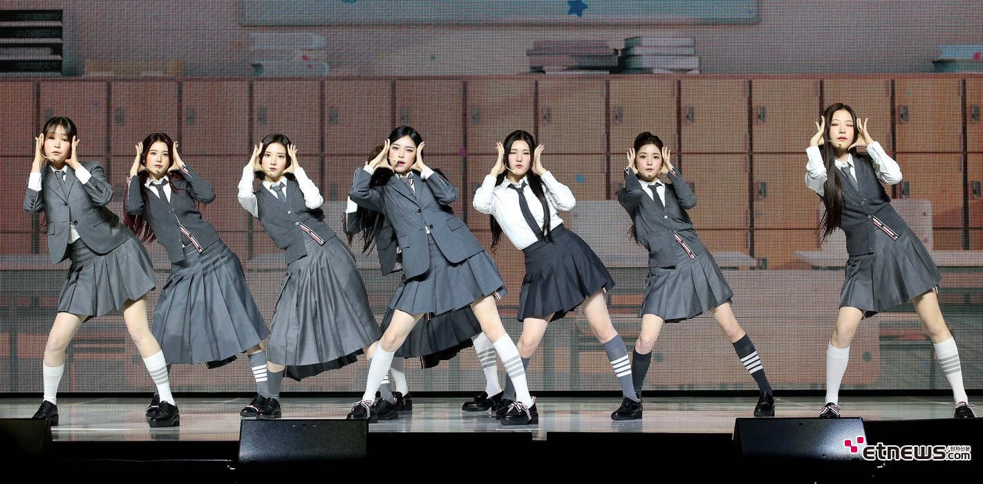 [ET포토] 하츠투하츠, '칼군무의 정석'