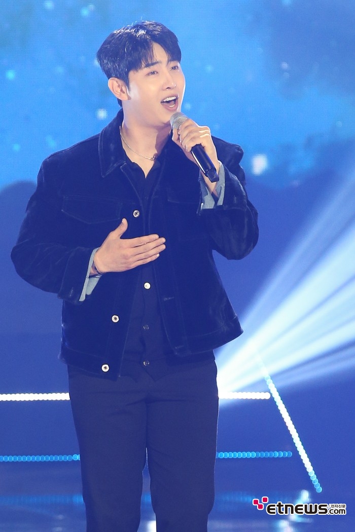 [ET포토] 박현호, '사랑은 소리없이~'