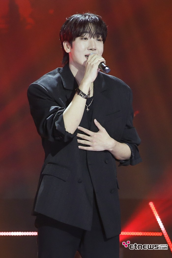 [ET포토] 최수호, '끈끈한 열창'