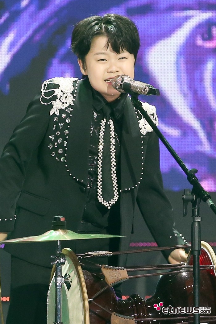 [ET포토] 황민호, '에너지 폭발하는 열창'