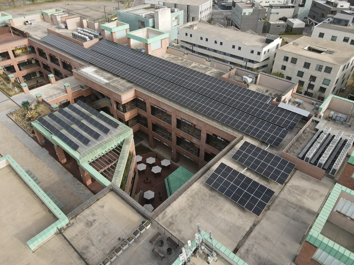 롯데 프리미엄아울렛 파주점 태양광 설비 설치 사진