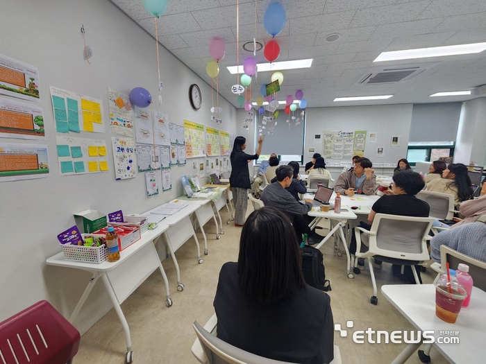 경기도교육청이 18일 경희대 국제캠퍼스에서 '유·초·특수 수석교사와 함께하는 2025 초등 미래 수업 포럼'을 개최했다.