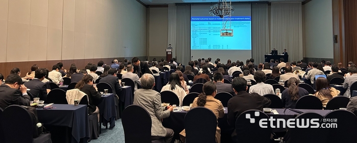 지난 17일 경주에서 열린 2025년 대신정 추계학술대회에서 서울대병원 산부인과 조희영 교수가 '주산기 산모의 우울 정서'를 주제로 발표하고 있다.