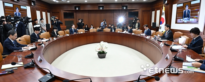 [포토] 성장전략TF 겸 경제관계장관회의