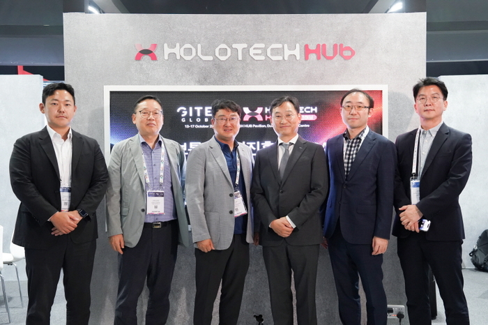 전북자치도 신원식 국장, 정보통신산업진흥원 김득중 부원장, KICC UAE 윤준배 센터장, 전북테크노파크 최대규 센터장 외 일행 방문사진 - 좌측부터 과기정통부 윤홍준 사무관, 전북테크노파크 최대규 센터장, 전북자치도 신원식 국장, 정보통신산업진흥원 김득중 부원장, 두바이총영사관 신동협 과기정통관, KICC UAE 윤준배 센터장