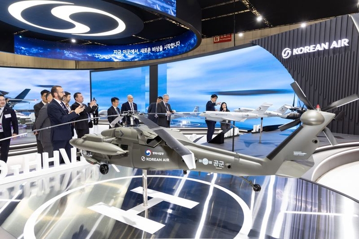 대한항공 부스에 마련된 무인기 라인업.