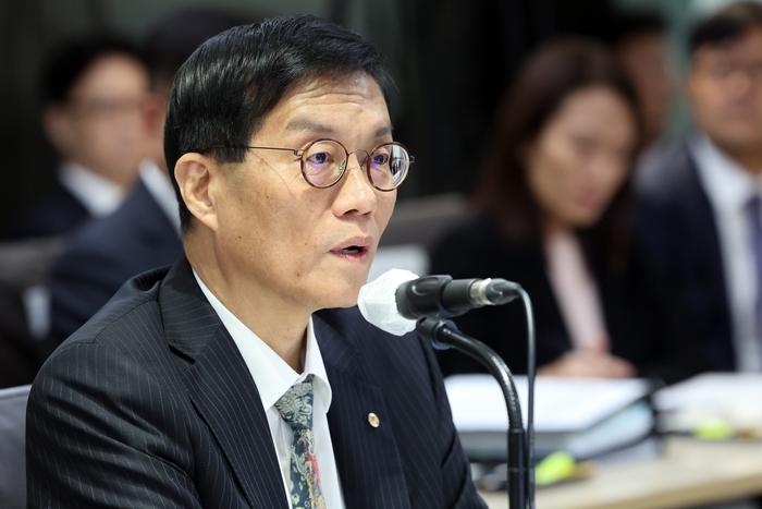 (서울=연합뉴스) 한종찬 기자 = 이창용 한국은행 총재가 20일 서울 중구 한국은행에서 열린 국회 기획재정위원회의 한국은행에 대한 국정감사에서 의원질의에 답하고 있다. 2025.10.20  saba@yna.co.kr