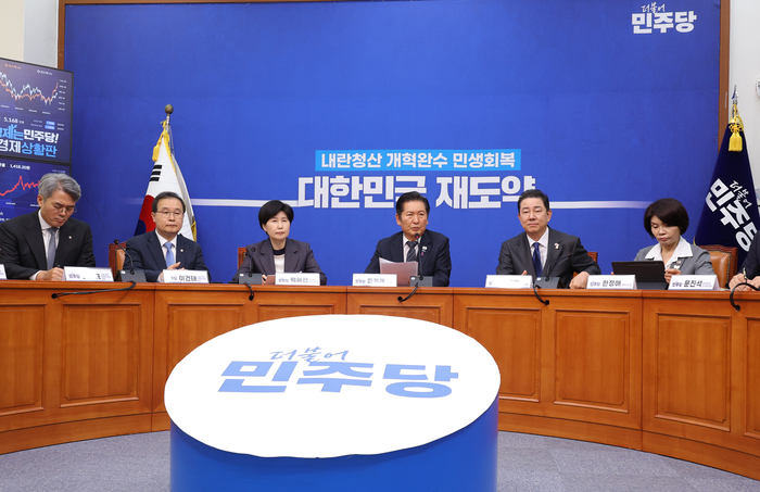 더불어민주당 정청래 대표가 20일 서울 여의도 국회에서 열린 사법개혁특별위원회 사법개혁안 발표에 참석해 의미를 말하고 있다. 연합뉴스