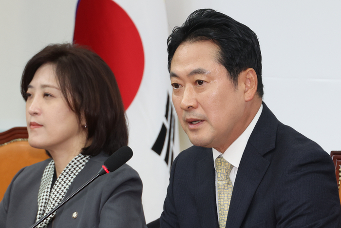 국민의힘 장동혁 대표가 20일 서울 여의도 국회에서 더불어민주당의 사법개혁안과 언론개혁안에 대한 입장을 밝히고 있다. 연합뉴스