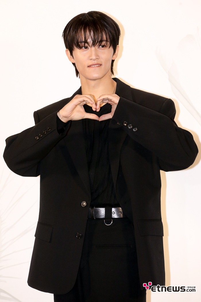 [ET포토] NCT 마크, '입술을 앙'