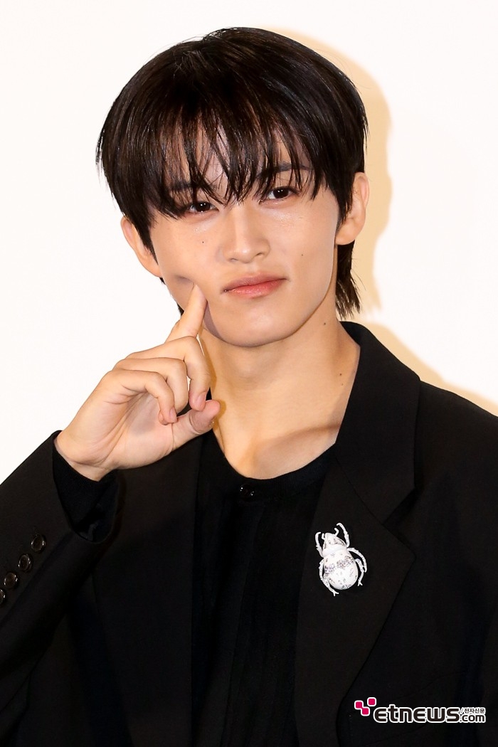 [ET포토] NCT 마크, '볼터치는 섹시한 눈빛으로'