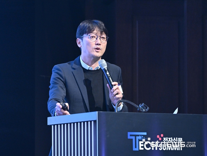 [테크서밋] 스톤파트너스 “2028년 플립 형태 폴더블 아이폰 등장”