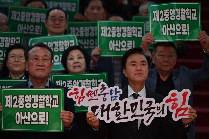 김태흠 지사는 21일 아산시청 시민홀에서 오세현 아산시장과 시민 등 600여 명이 참석한 도민과의 대화 시간을 가졌다.