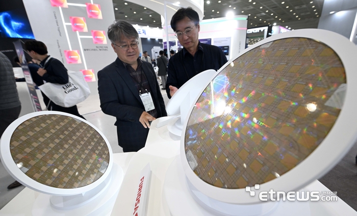 [SEDEX 2025] AI 고도화에 반도체 기술 혁신 '속도전' - 뉴스 썸네일 이미지