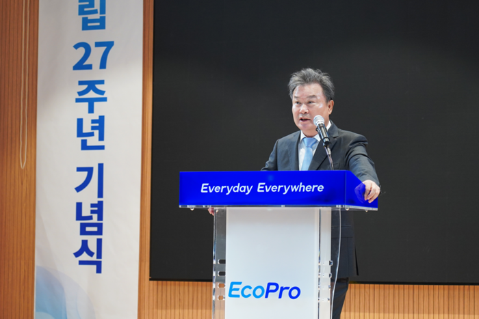 이동채 에코프로 창업주가 창립 27주년을 맞아 충북 오창 본사에서 열린 창립기념식에서 기념사를 발표하고 있다. (에코프로 제공)
