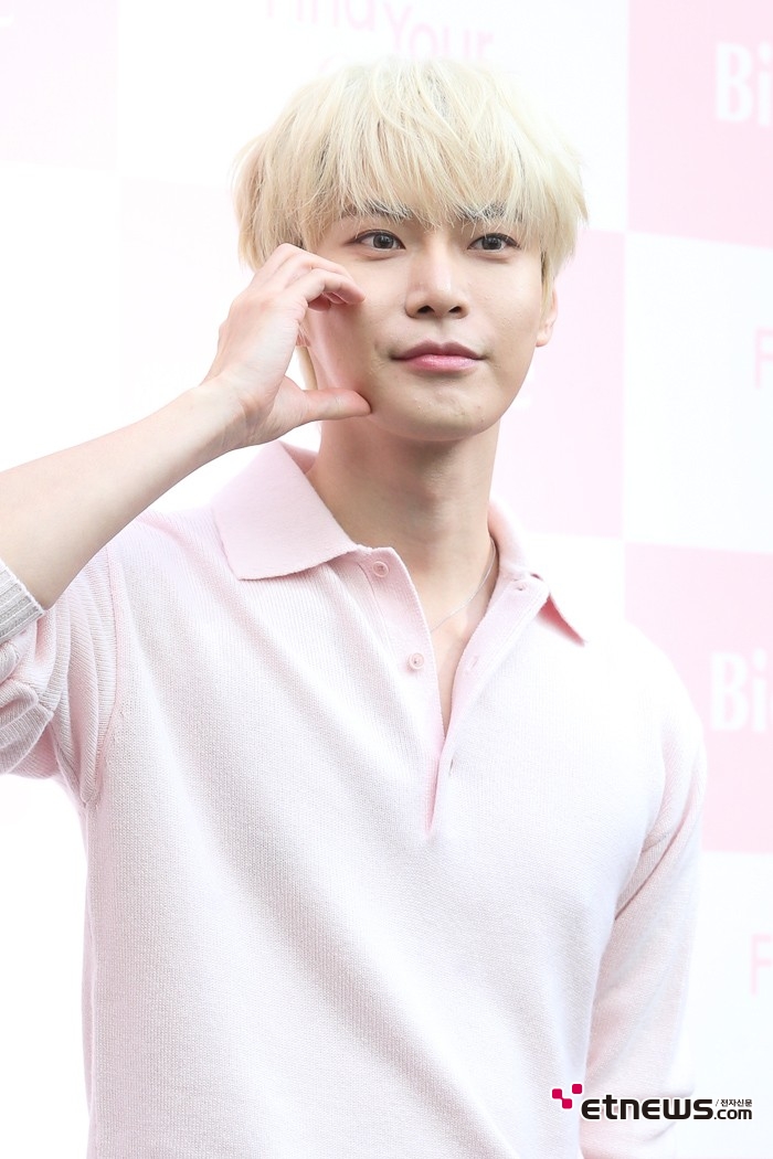 [ET포토] NCT 도영, '핑크가 잘 어울리네'