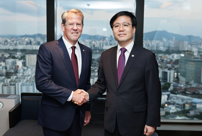 여한구 산업통상부 통상교섭본부장은 서울 용산구 그랜드 하얏트호텔에서 브라이언 켐프 미국 조지아주 주지사와 면담을 갖고, 한-미 간 산업·투자 협력 강화방안 및 비자 현안 등을 논의했다. 산업통상부