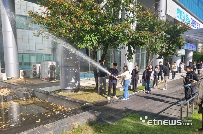 경과원이 최근 광교테크노밸리 경기바이오센터에서 소방대피훈련을 실시했다.