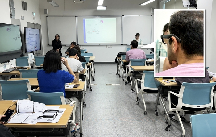 부산대, 'AI 통번역 안경' 시연 / 부산대