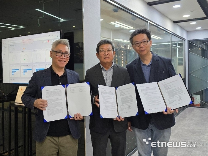 (왼쪽부터) 인피니틱스 웬위 첸 대표, 테라텍 공영삼 대표, 그레이드 테크놀로지 MK 우앙 아태지역 총괄매니저.