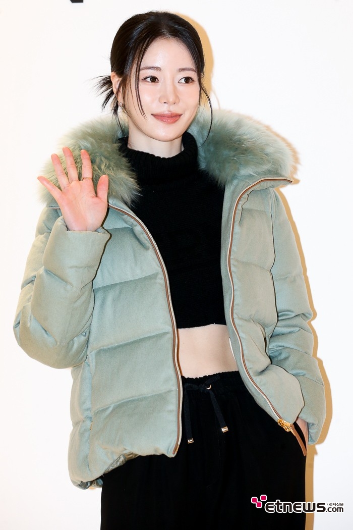 [ET포토] 임지연, '크롭한 모크넥 이너'