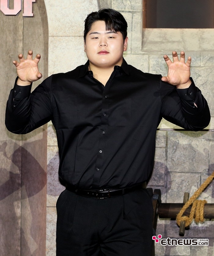 [ET포토] 김민재, '천하장사의 파워'