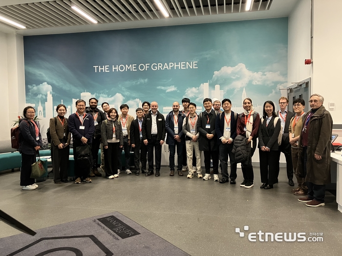 한국 연구자 대표단이 영국 국립 그래핀 연구소를 방문해 협력을 논의했다.