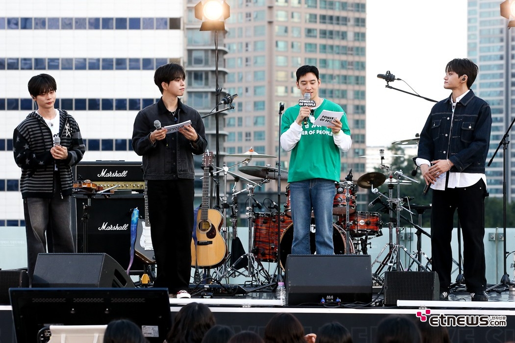 [ET포토] 이제훈-루시, '토크와 콘서트를 함께'