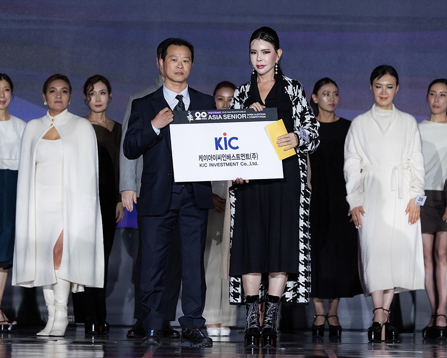 [ET포토] 홍은주, '아시아시니어 KIC 인베스트먼트상 수상'