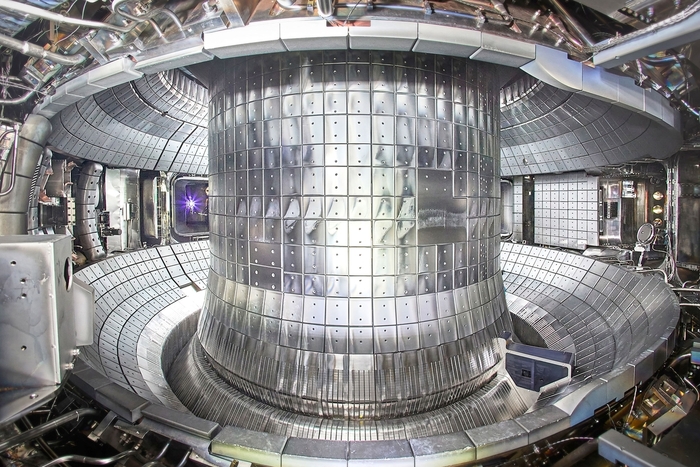 케이스타(KSTAR) 진공용기 내부 / 한국핵융합에너지연구원