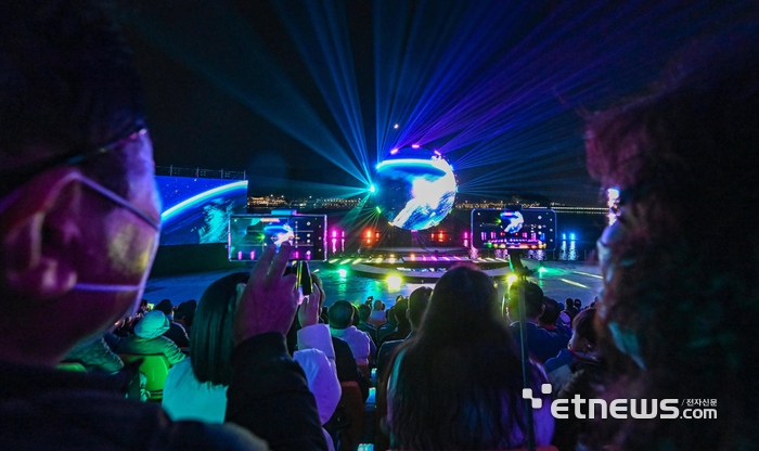 [포토] 경주 밤하늘 수놓는 화려한 멀티미디어쇼