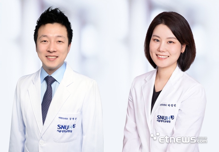 완쪽부터 마취통증의학과 장영은, 박정빈 교수