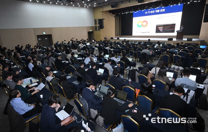 전자신문과 한국오픈소스협회가 주최한 'K-오픈소스X AI 인 서울 2025'가 '오픈소스 AI시대!, AI, Data, Infra, SW 대표기업의 기술과 비즈니스 전략을 직접 만난다'를 주제로 27일 서울 강남구 과학기술회관에서 열렸다. 김민수기자 mskim@etnews.com