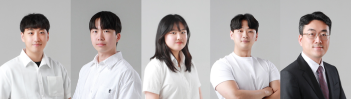 액체 제어가 용이한 3차원의 미끄러운 구조체를 구현한 김우영 박사, 윤성민 석사과정, 박서림, 김명서 박사과정, 조영태 교수(왼쪽부터).