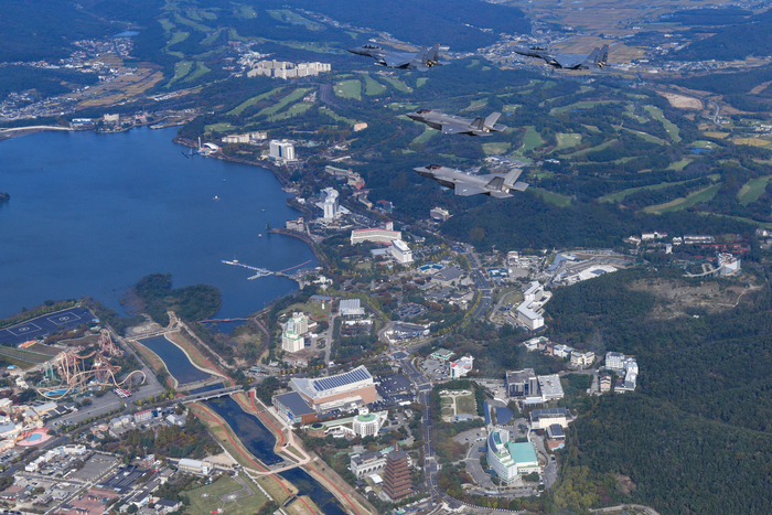 공군, APEC 정상회의 대비 공중전투초계 임무 강화     (서울=연합뉴스) 2025 경주 아시아태평양경제협력체(APEC) 정상회의를 앞둔 27일 공군 F-35A 2기와 F-15K 2기로 구성된 편대가 정상회의가 열리는 경주화백컨벤션센터(HICO) 일대 상공에서 공중전투초계 임무를 수행하고 있다. 2025.10.27 [공군 제공. 재판매 및 DB 금지]     photo@yna.co.kr (끝)