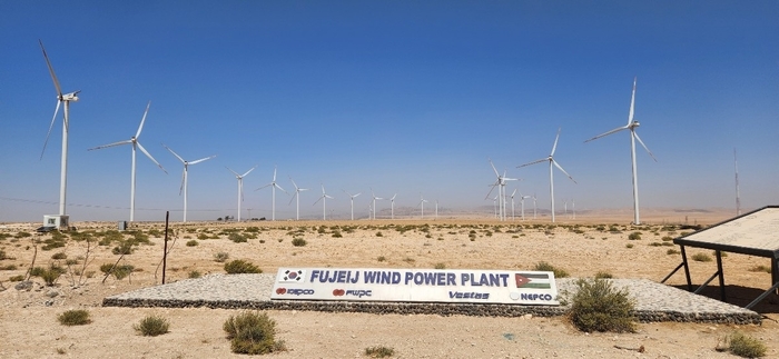 한국전력공사가 요르단 푸제이즈에 구축한 풍력발전 현장. 사진 출처 : 한국전력공사