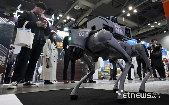 [포토] 시설물 유지관리 하는 AI로봇