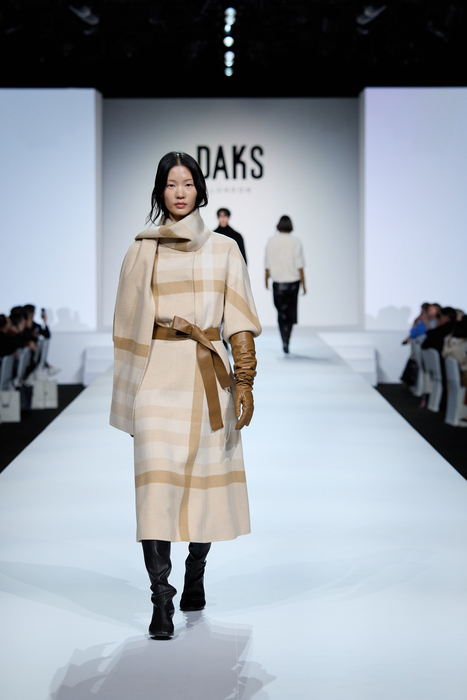 LF 닥스 2025 FW 프리미엄 패션쇼 현장 스케치 사진