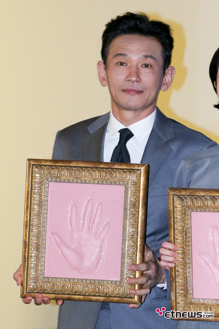 [ET포토] 황정민, '청룡상 수상만 4번~연기 마스터'