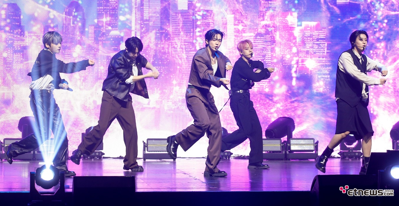 [ET포토] 위아이, '역동적인 퍼포먼스'